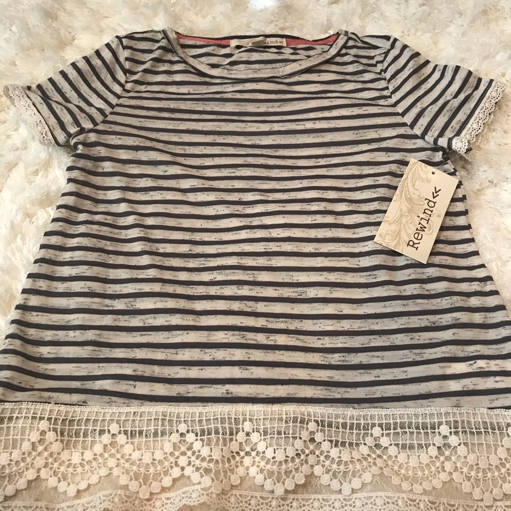 Rewind women’s gray and cream short sleeve shirt